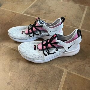 Nike Women's White and Pink Athletic Shoes